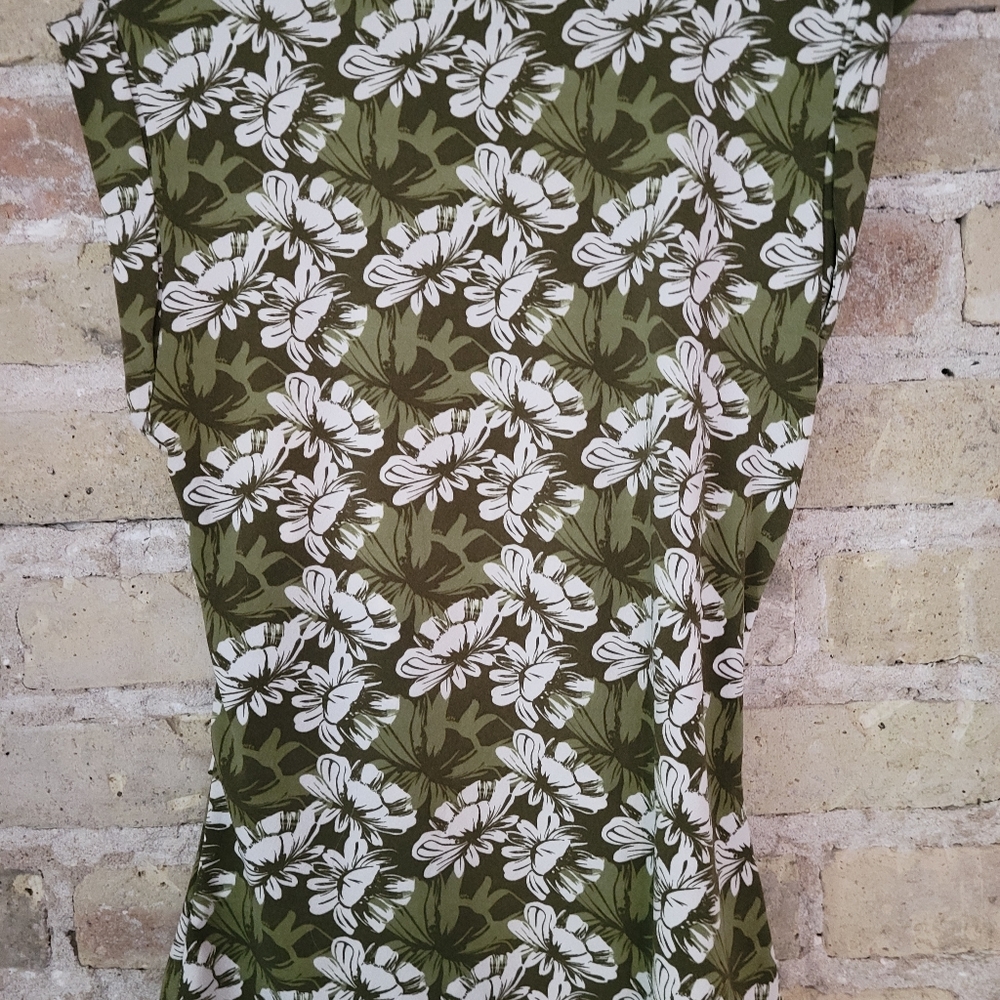 Fitted Tahari top